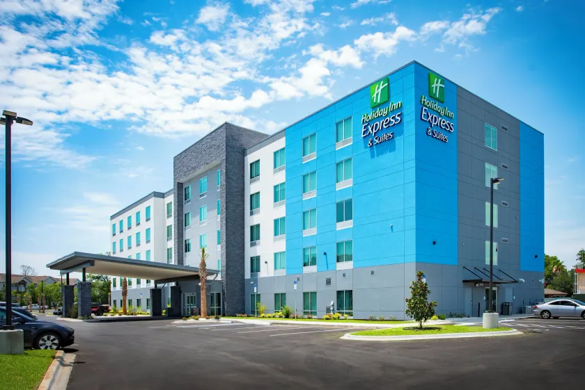 Holiday Inn Express & Suites Pensacola Airport North – I-10 by IHG - Image 1