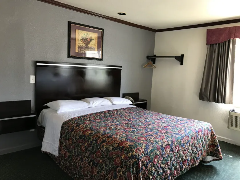 Starlight Inn Canoga Park - Image 1
