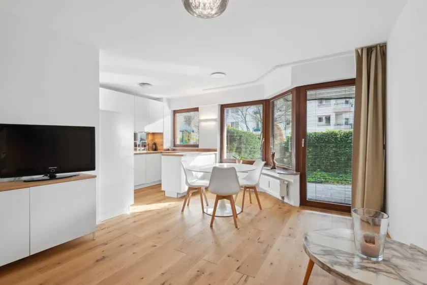 Exclusive Ludenberg Living in Stunning Area - Image 1