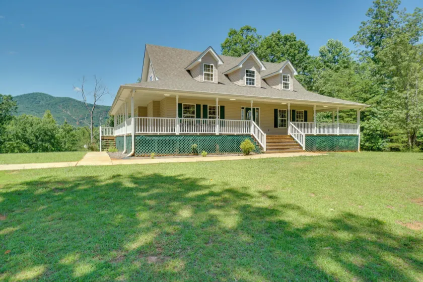 Hot Tub + Mtn Views: North Georgia Group Escape! - Image 1