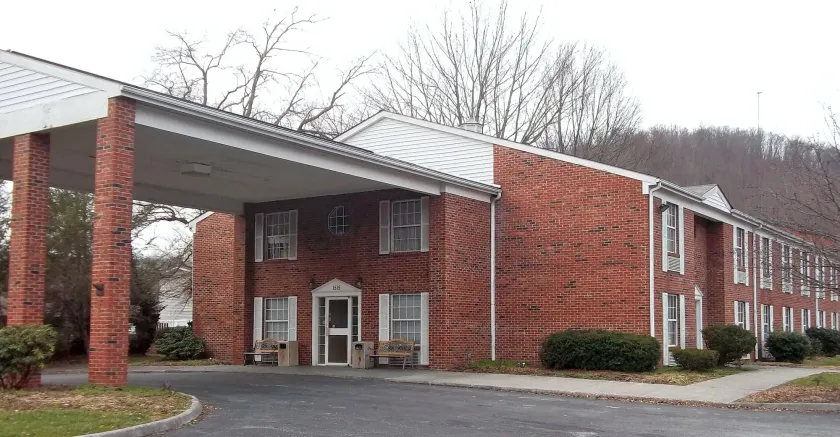 Americourt Hotel and Suites - Elizabethton - Image 1