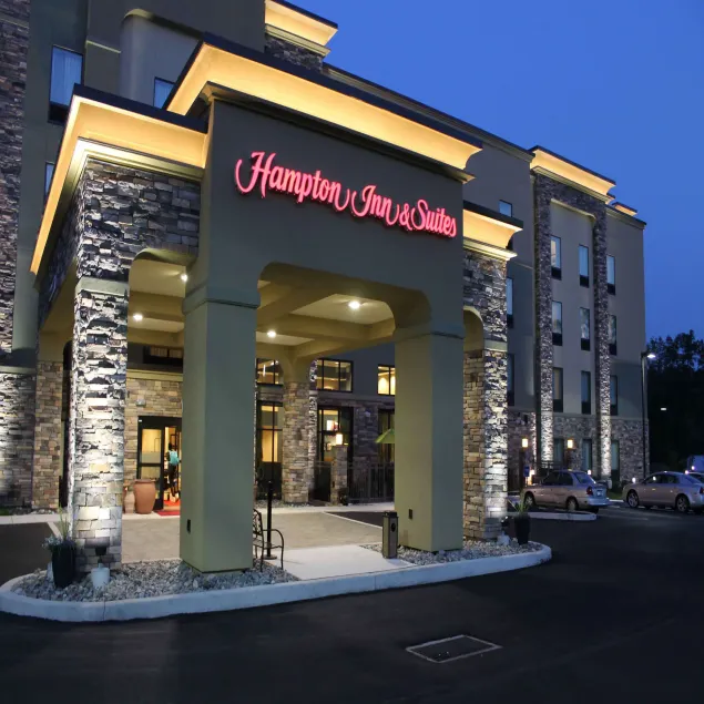 Hampton Inn & Suites Stroudsburg Pocono Mountains - Image 1