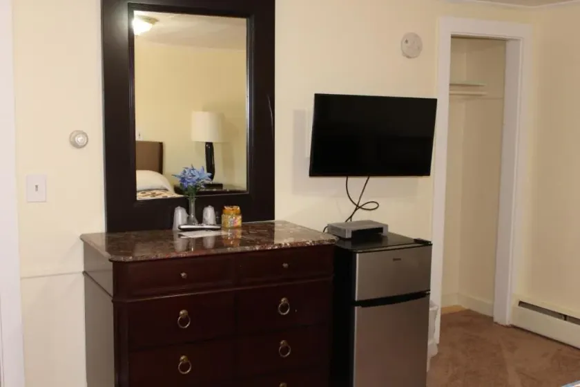 Royale Coach Motor Lodge - Room