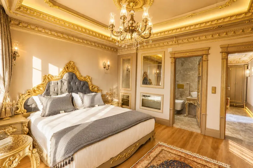 REAL KiNG SUiTE - Image 1