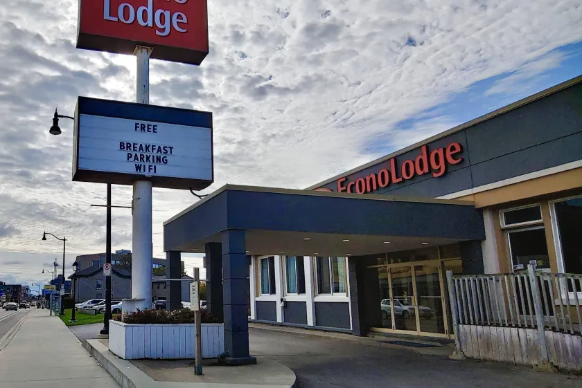Econo Lodge City Centre - Image 1