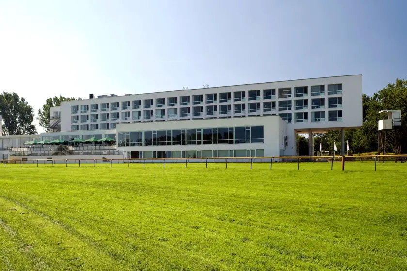 ATLANTIC Hotel Galopprennbahn - Image 1
