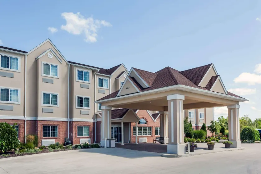 Microtel Inn & Suites by Wyndham Michigan City - Image 1
