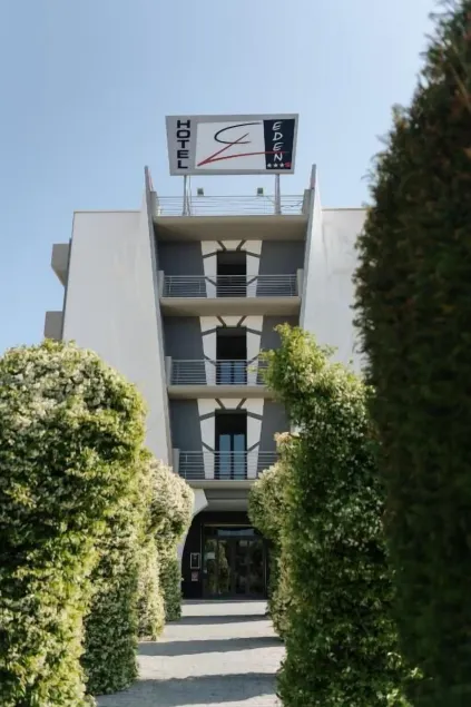 Eden Hotel - Image 1