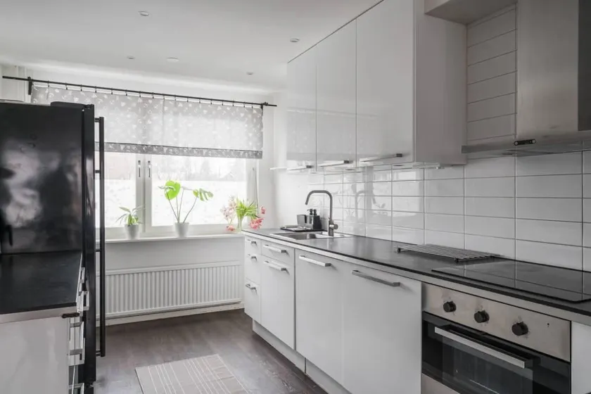 Fully Renovated 4BR Home with Modern Kitchen - Image 1