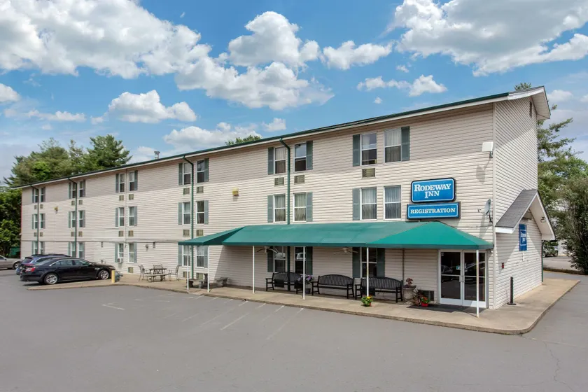 Rodeway Inn Asheville - Image 1