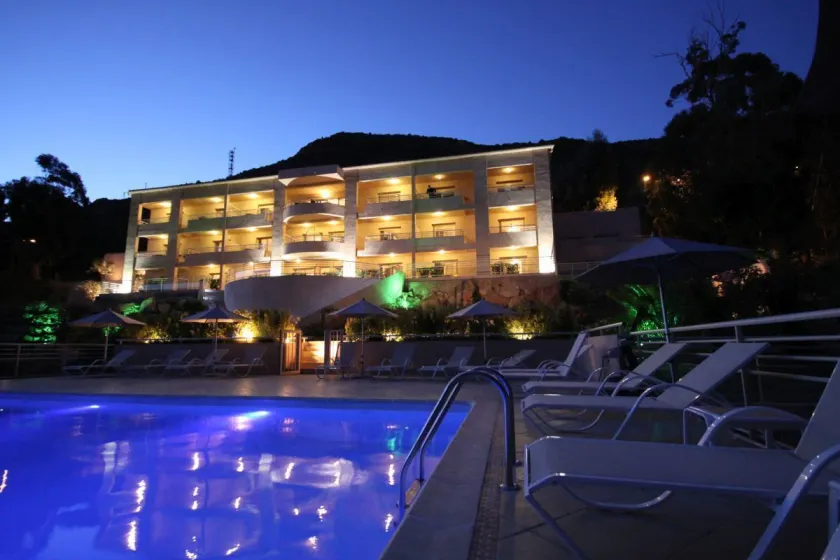 Hôtel Costa Rossa - Image 1