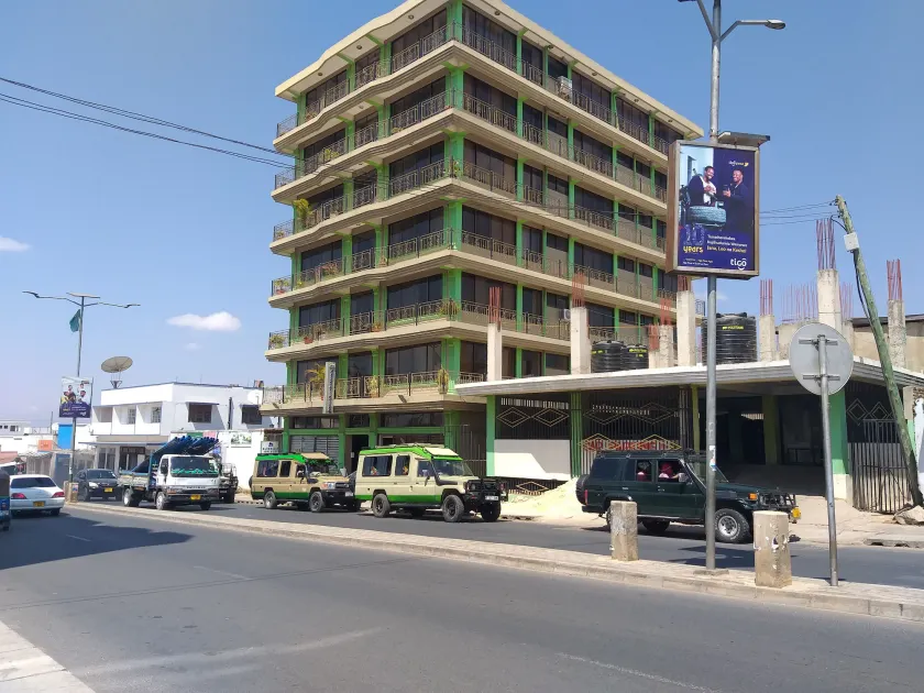 Alexander Hotel & Tours - Image 1