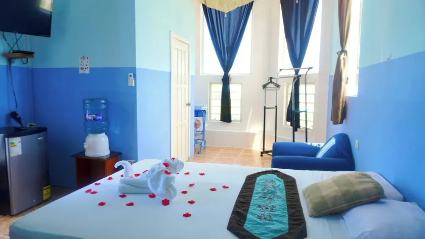 See Belize Seabreeze Sea View Studio With Balcony, Pool & Overwater Deck, 2nd FL - Image 1