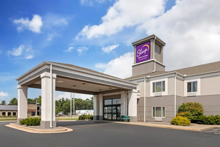 Sleep Inn & Suites Wisconsin Rapids - Image 1