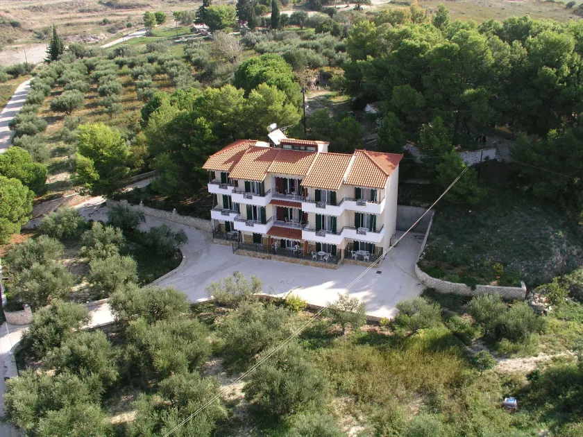 Almyros Studios & Apartments - Image 1