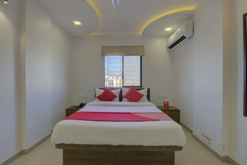OYO 17036 Rk's Regency - Room