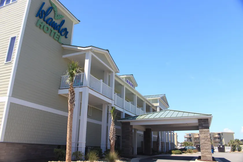 Islander Hotel & Resort - Image 1