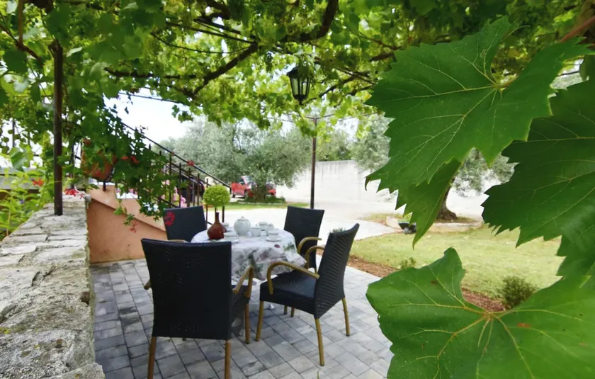 Peaceful flat surrounded by nature - Image 1