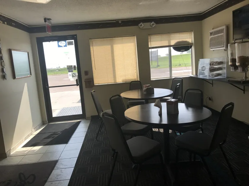 Smart Choice Inn - Lobby sitting area