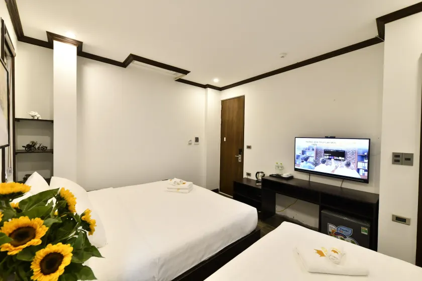 Kingdom Hanoi Hotel - Image 1