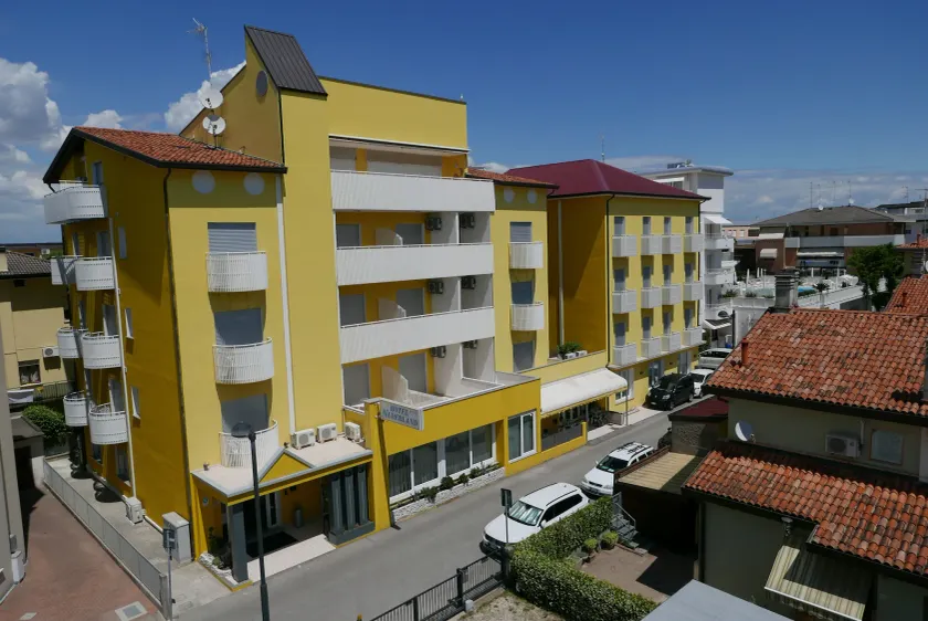 Hotel Nederland - Image 1