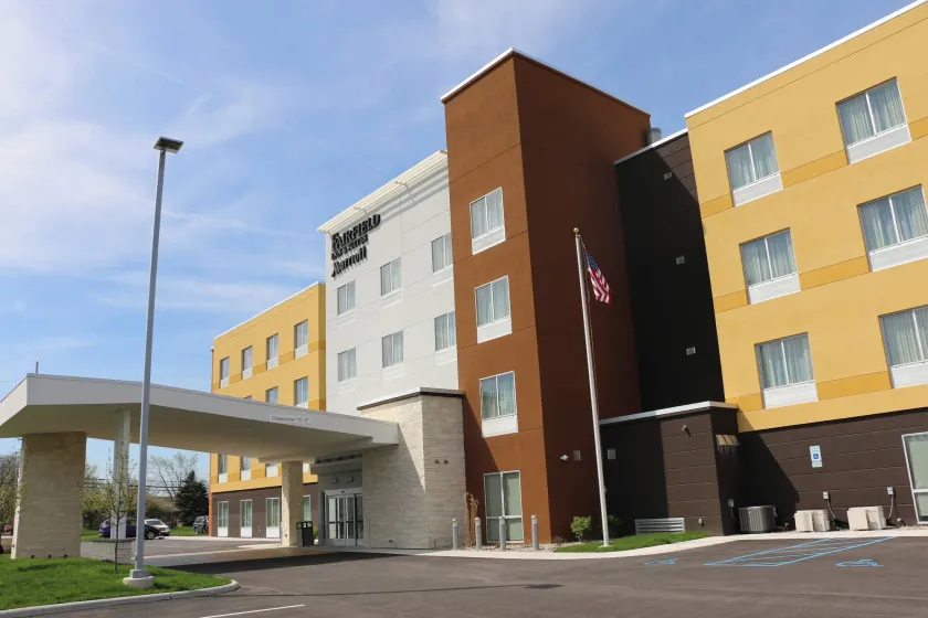 Fairfield Inn & Suites by Marriott Bowling Green - Image 1