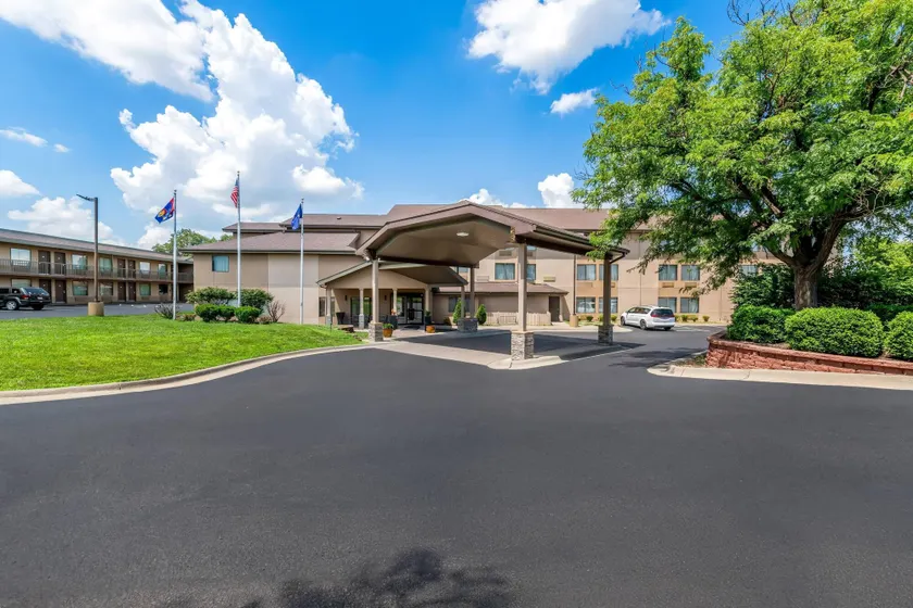 Quality Inn & Suites Lawrence - University Area - Image 1