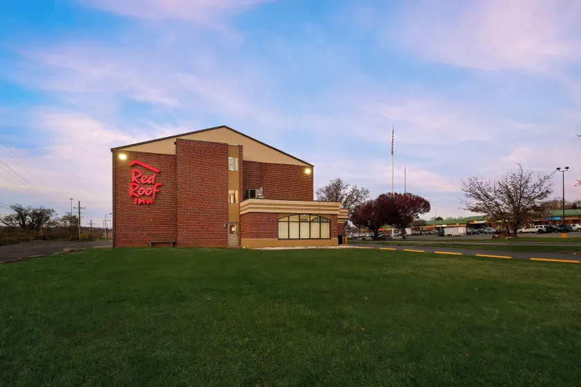 Red Roof Inn Martinsburg - Image 1