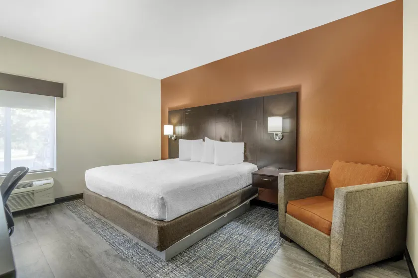 Best Western Plus Lee's Summit Hotel & Suites - Image 1