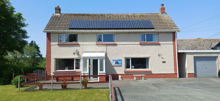 Pendine Sands Guest House - Image 1