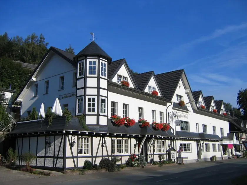 Landhotel Menke - Image 1