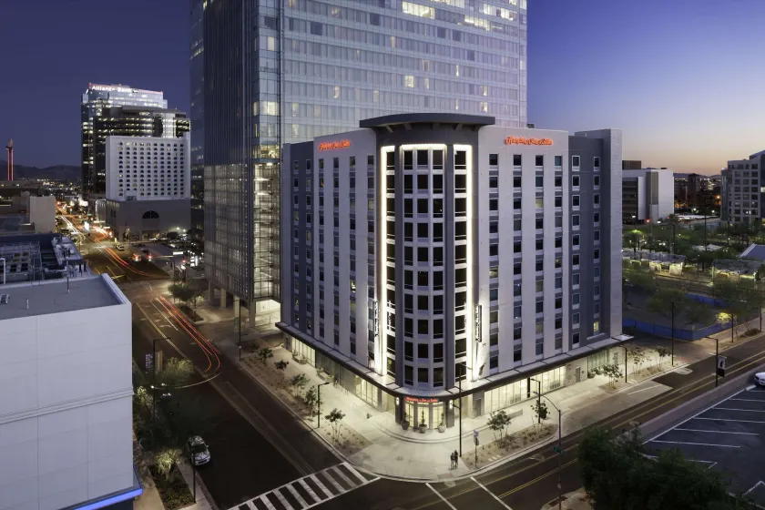 Hampton Inn & Suites Phoenix Downtown - Image 1