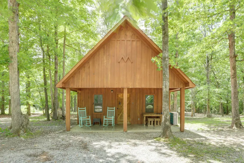 Near Blanchard Springs! Classic Cabin in the Woods - Image 1