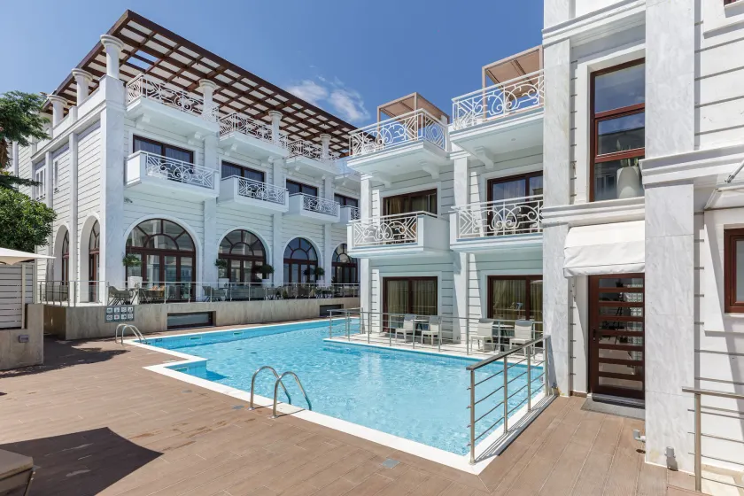 Diverso Platamon, Luxury Hotel & Suites - Image 1
