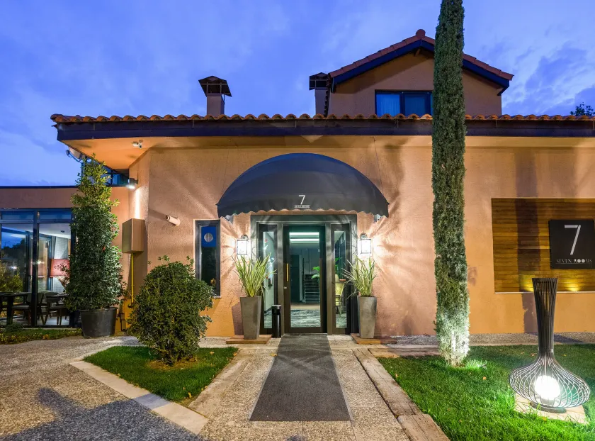 7 Rooms - Adults Only - Image 1