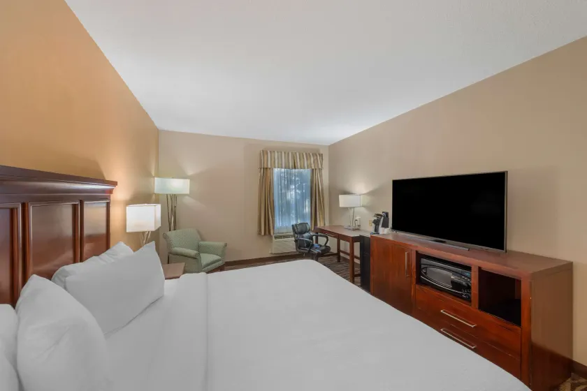Best Western Plus Russellville Hotel & Suites - Image 1