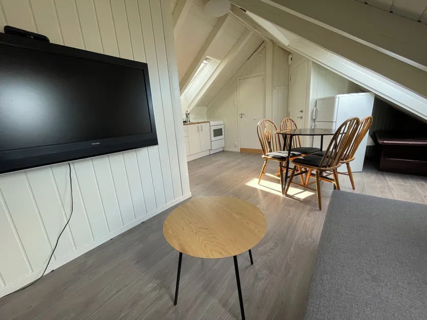 Stunning Hilltop Nest Unparalleled Views at BnB Ap 17 - Image 1