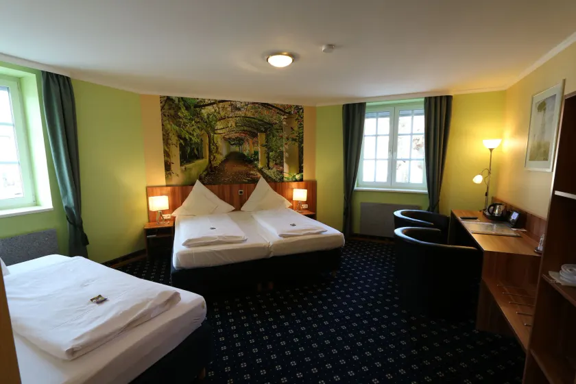 Hotel Deutscher Hof - Image 1