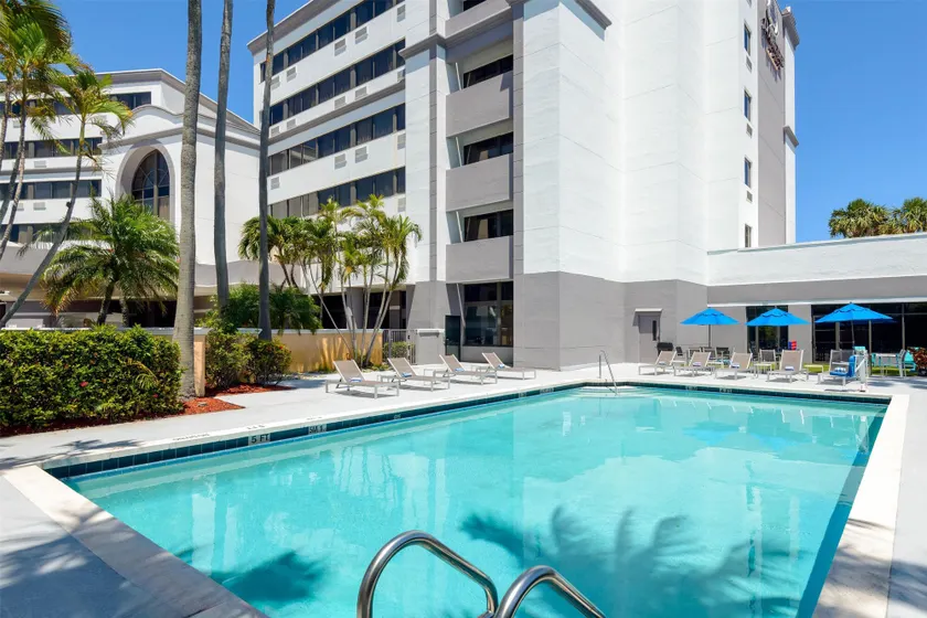 DoubleTree by Hilton Hotel West Palm Beach Airport - Image 1