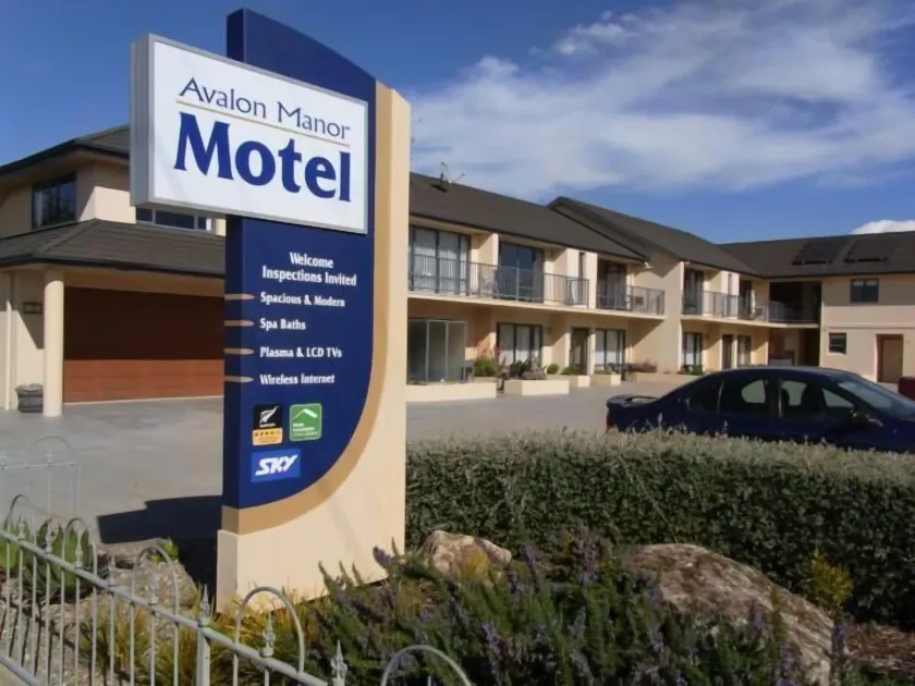 Avalon Manor Motel - Image 1
