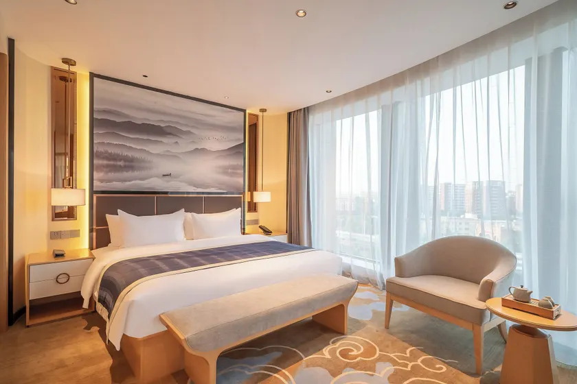 Serene Yuhua Hotel - Image 1