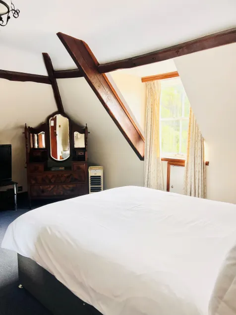 The Eagle House Hotel - Image 1