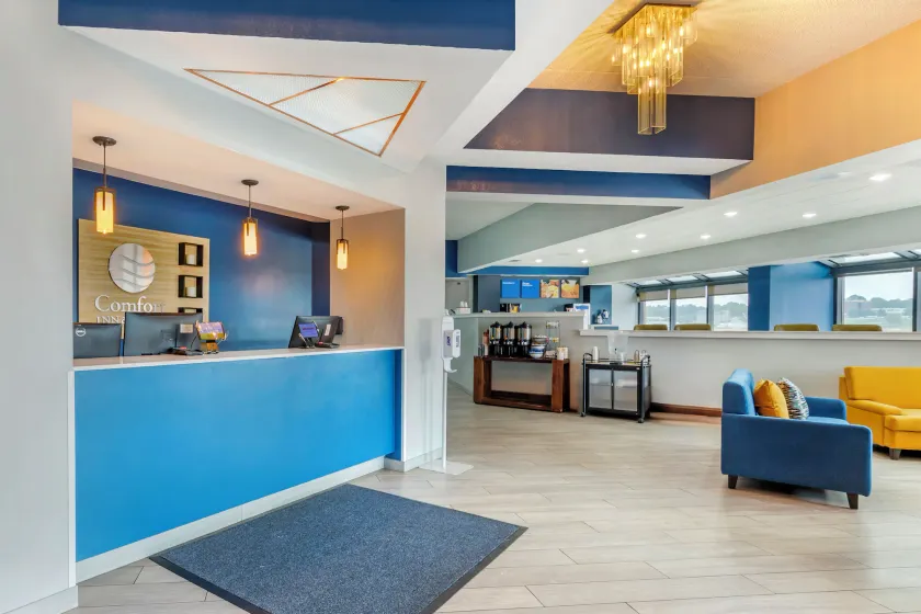 Comfort Inn & Suites Madison - Airport - Image 1