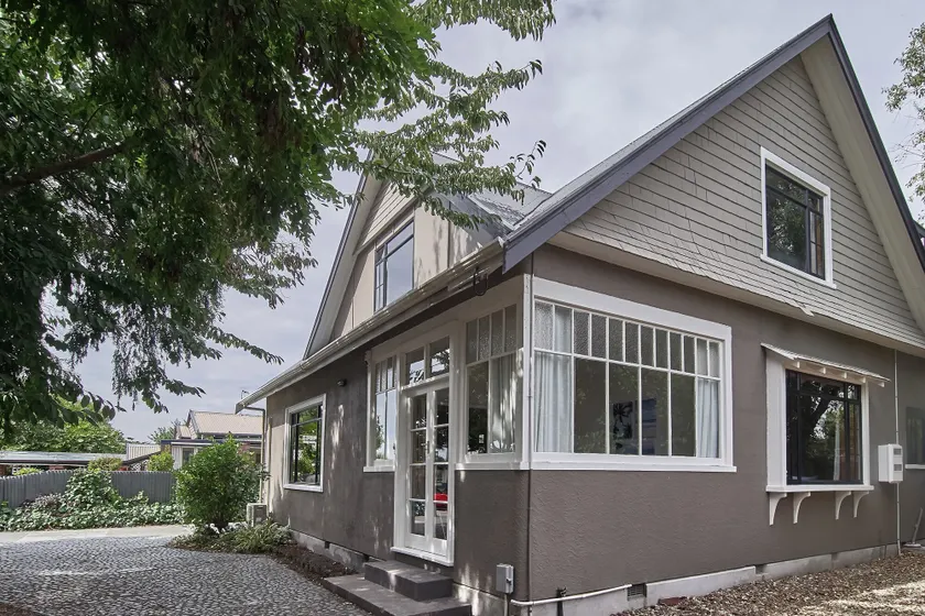 Racecourse Villa - Classic 1935 Charm & Space - Image 1