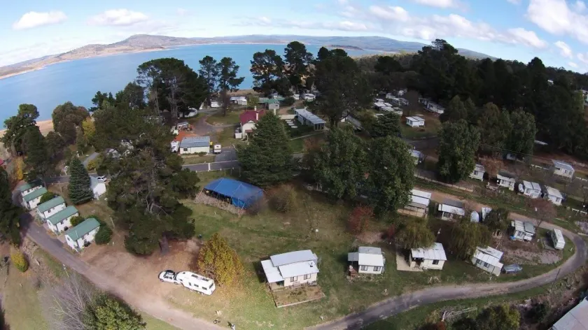 Rainbow Pines Tourist Caravan Park - Image 1