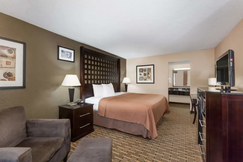 Super 8 by Wyndham Atoka - Image 1
