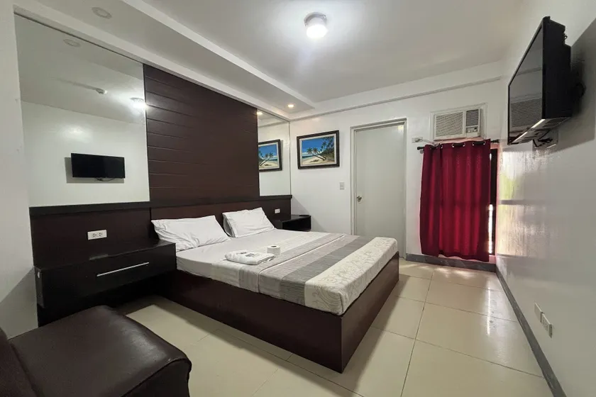 Yellowbell Hotel - Image 1