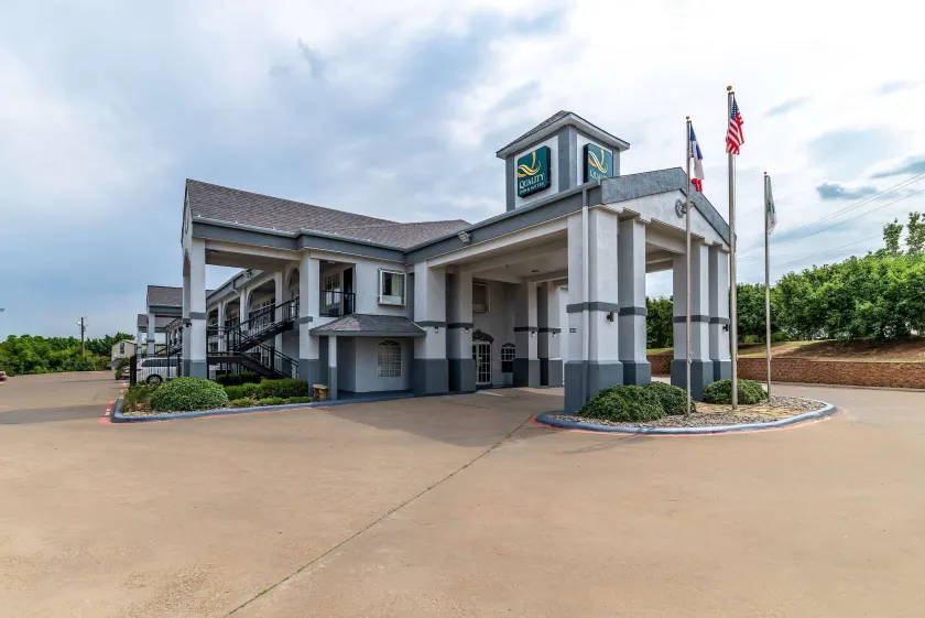 Quality Inn & Suites Canton - Image 1