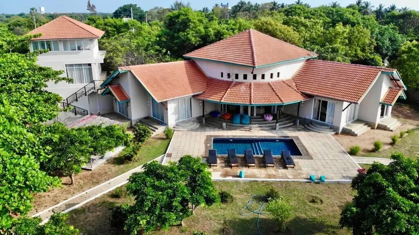 Kay Jay Beach House - Pasikudha - Image 1
