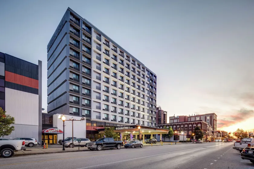 DoubleTree by Hilton Huntington - Image 1